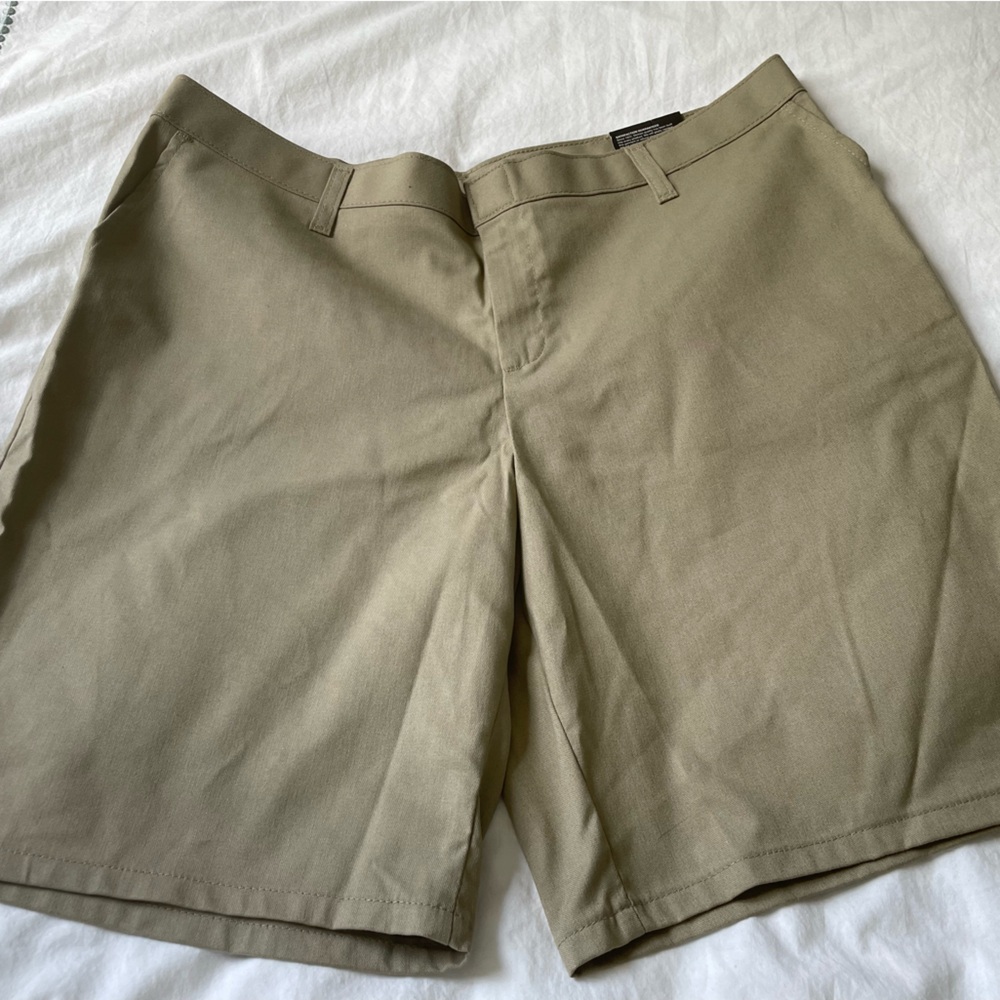 NWT Womens Dickies Khaki Shorts Relaxed Fit 14